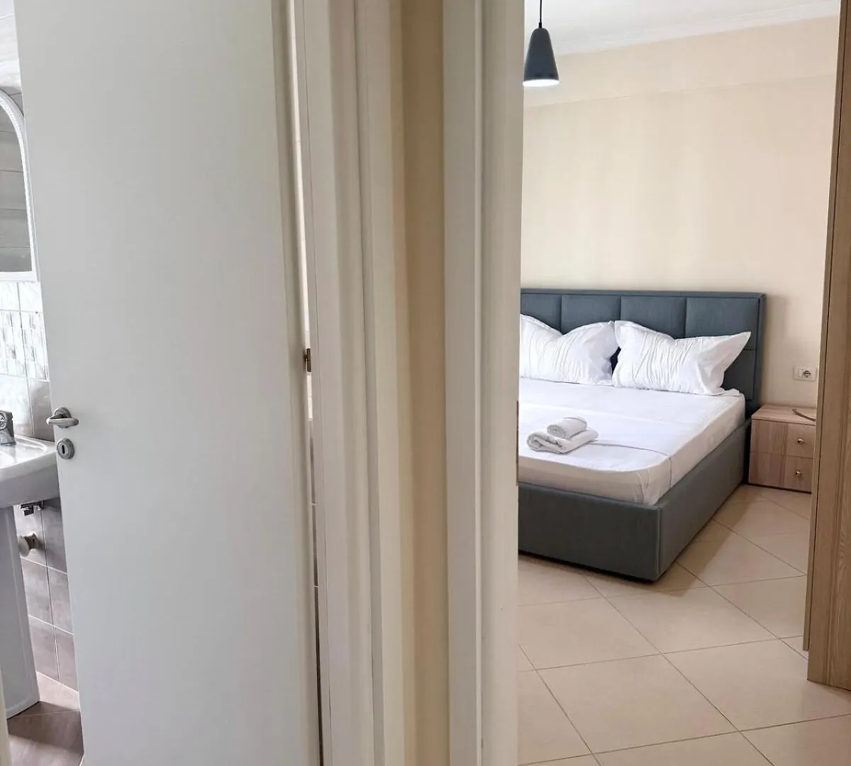 The Cozy Balcony Family Apartment 地拉那