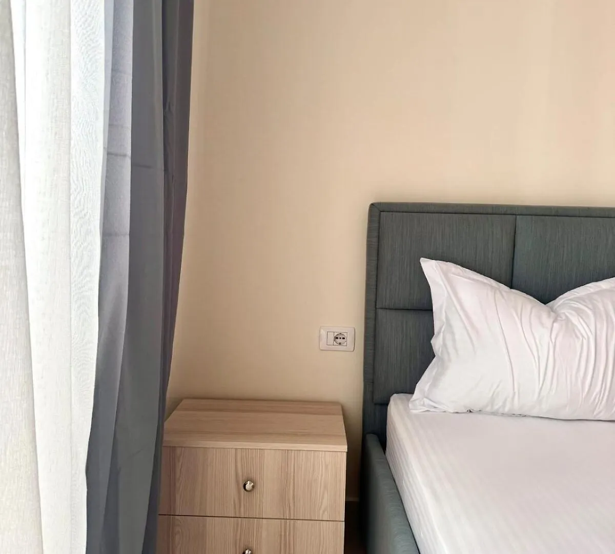 The Cozy Balcony Family Apartment 地拉那