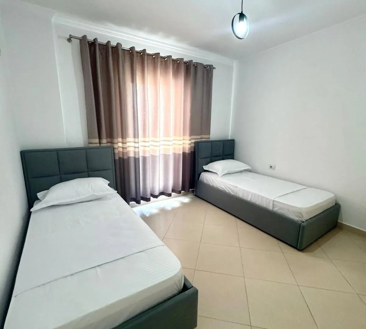 The Cozy Balcony Family Apartment 地拉那