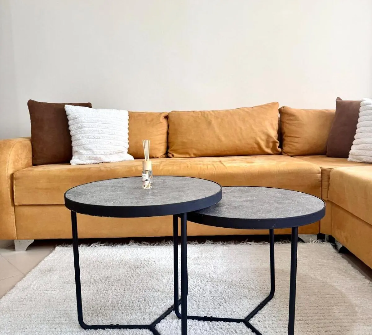 The Cozy Balcony Family Apartment 地拉那